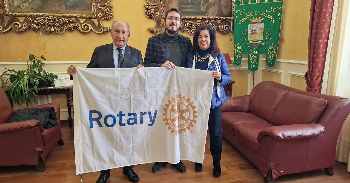 Anniversario del Rotary, bandiera esposta al Comune di Sciacca per tutta la giornata