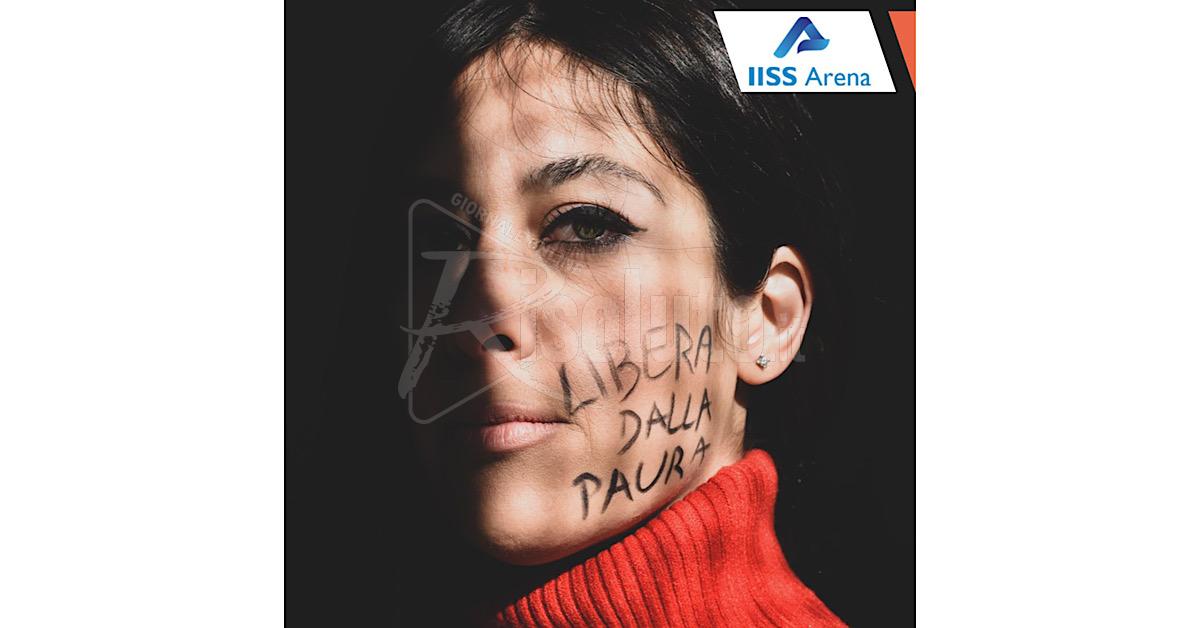 L'IISS Arena di Menfi realizza flash mob contro la violenza sulle donne