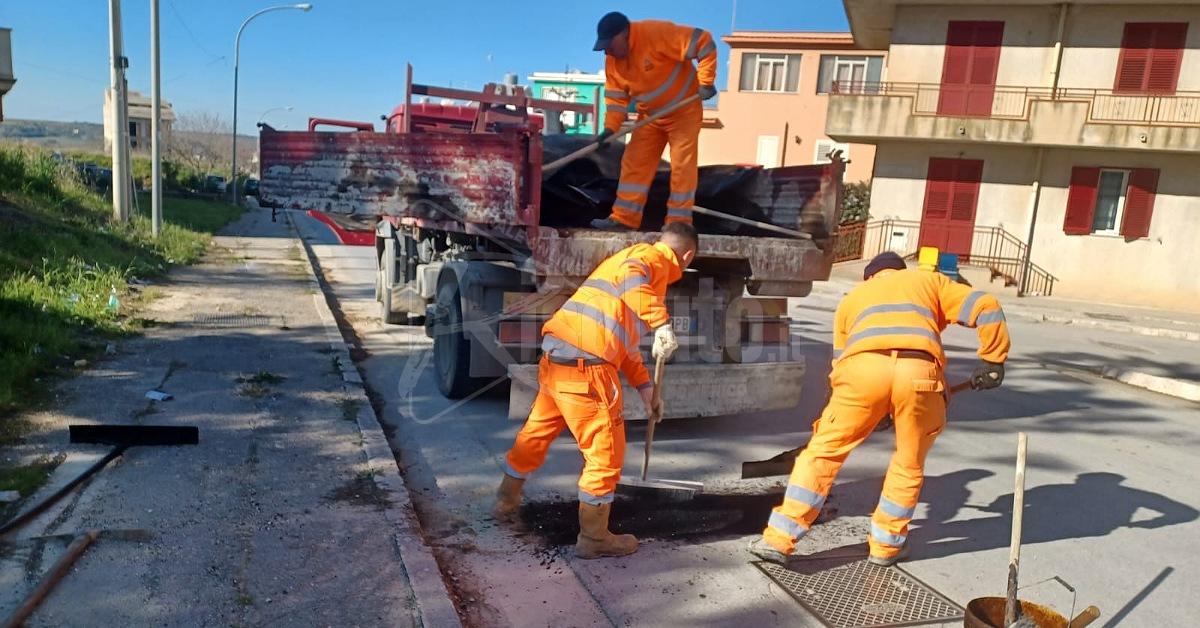A Santa Margherita Belice si riparano le strade danneggiate dal nubifragio
