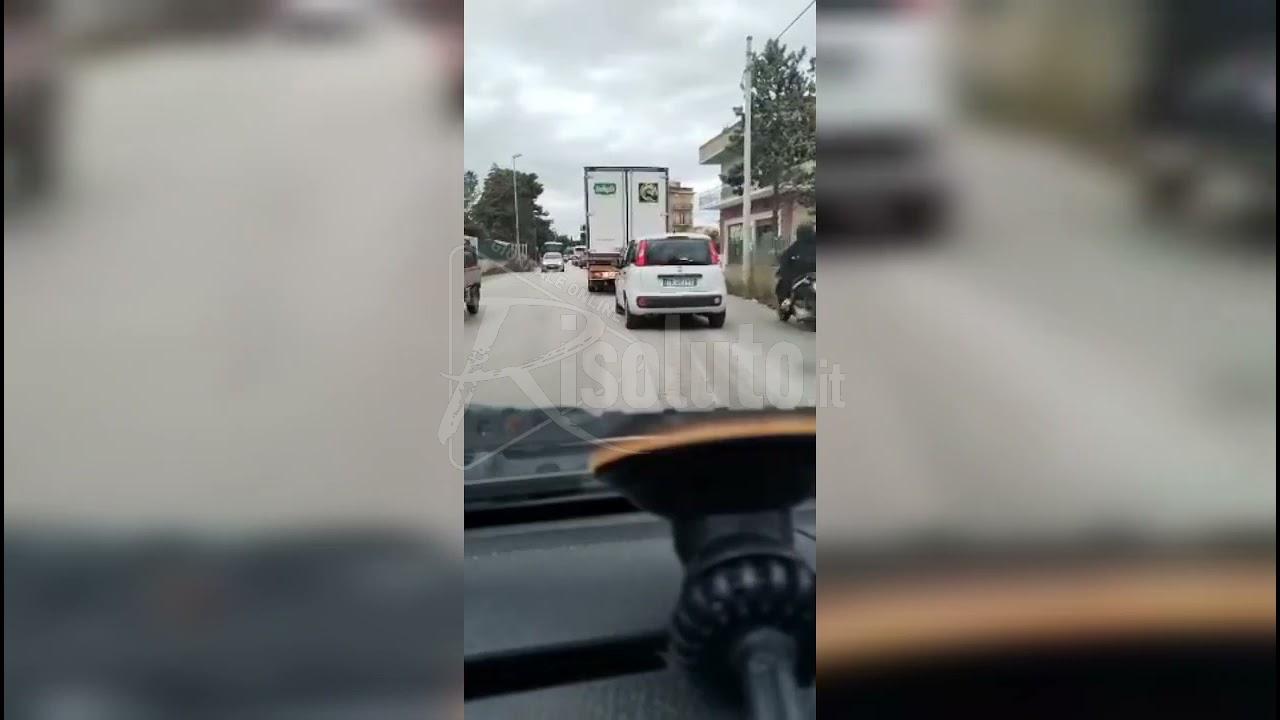 Lavori in urgenza alla linea Enel in Corso Miraglia a Sciacca, percorso a senso alternato
