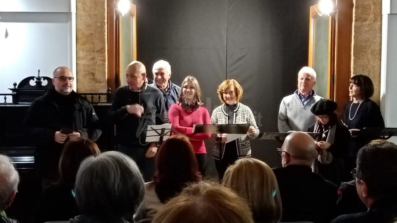 In scena nonni e nipoti con la commedia "A.A.A. scambio casa per vacanze" al Circolo di Cultura (Video)