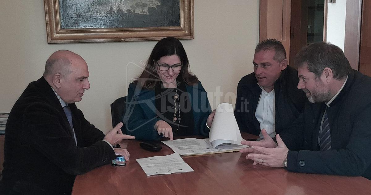 Frana di Porto Palo: consiglio comunale e fiaccolata, oggi sindaca in assessorato