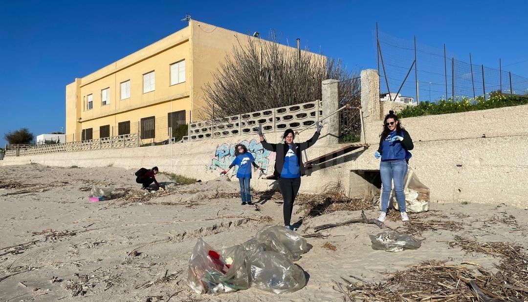 Sciacca, Marevivo e volontari raccolgono 330 kg di rifiuti alla Tonnara