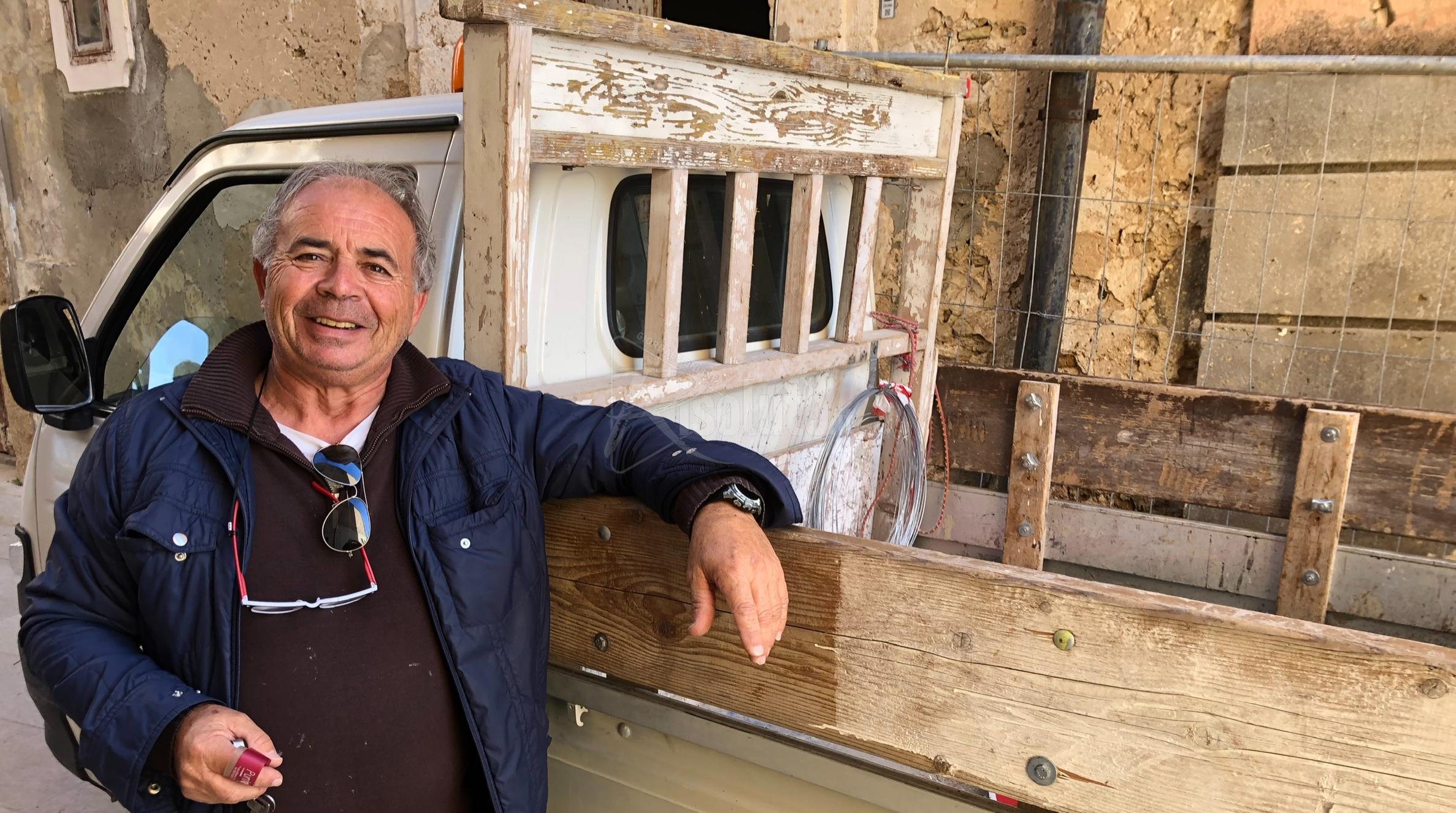 Per trasportare le transenne sul porter del Comune di Sciacca impiegata la legna di un altare di San Giuseppe