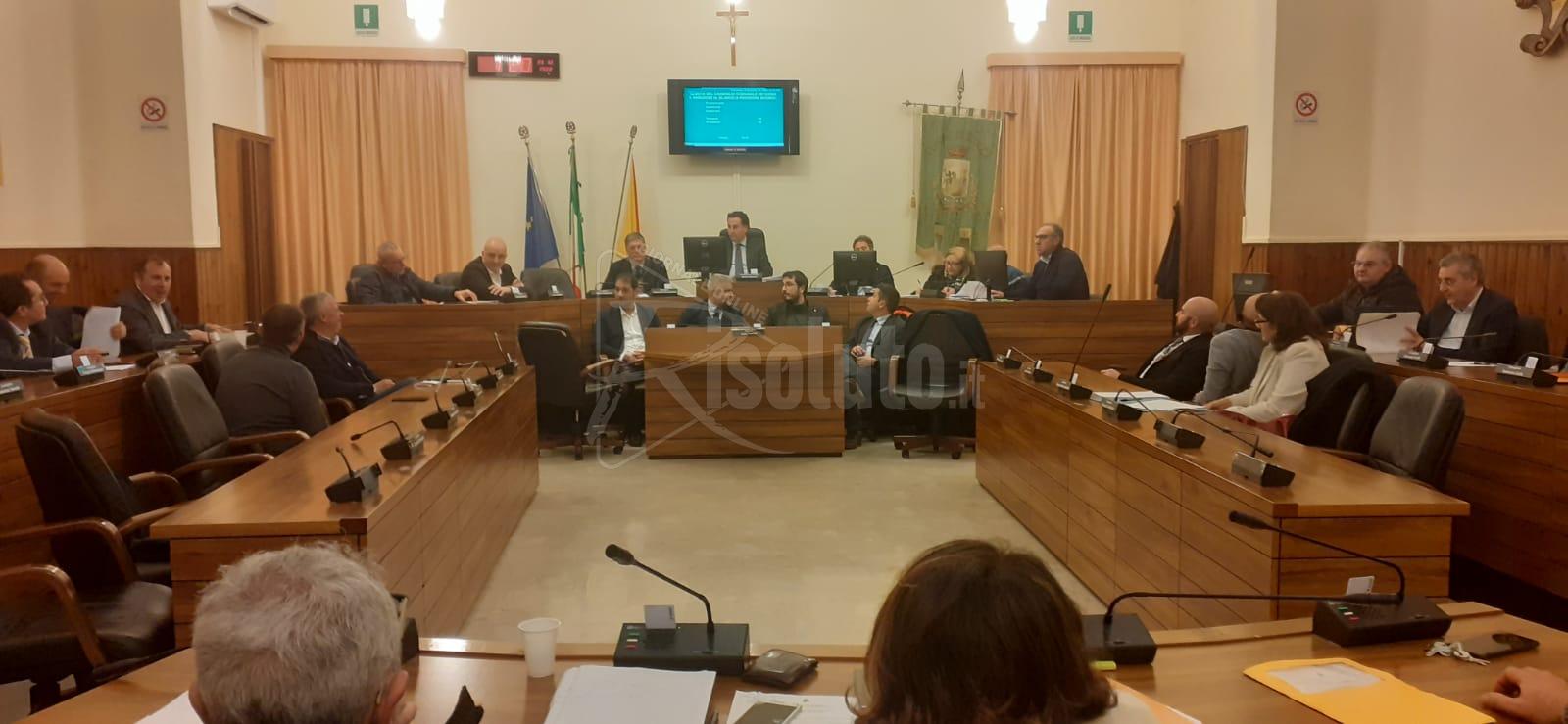 Consiglio comunale di Sciacca al fotofinish, approvato debito  e variazioni