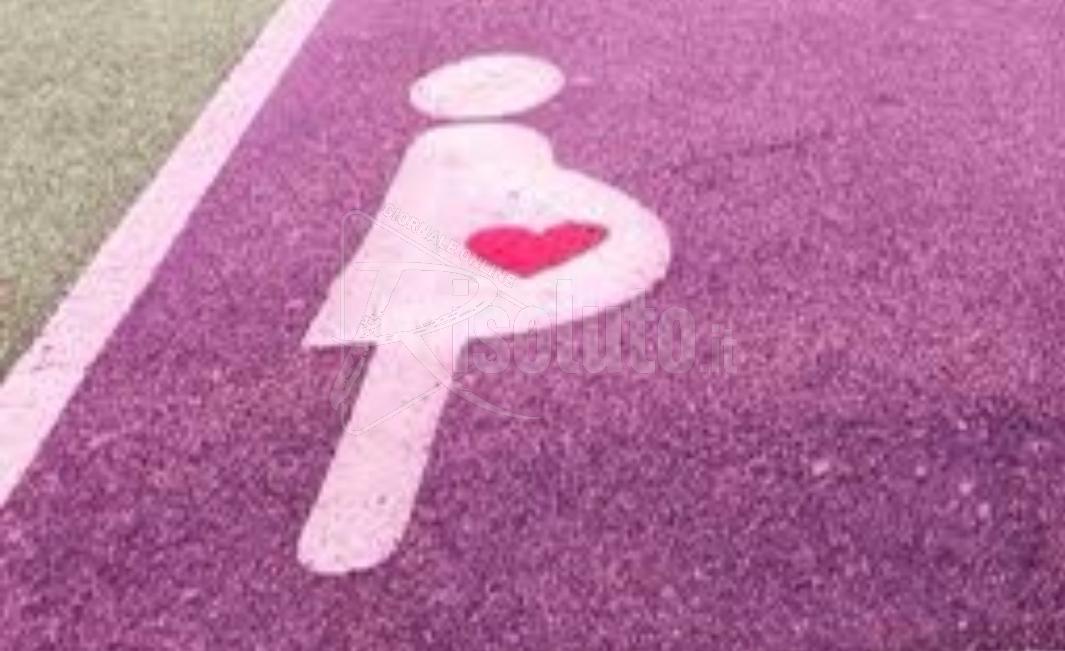 Sciacca, finanziati gli stalli rosa alle donne in gravidanza e con bambini