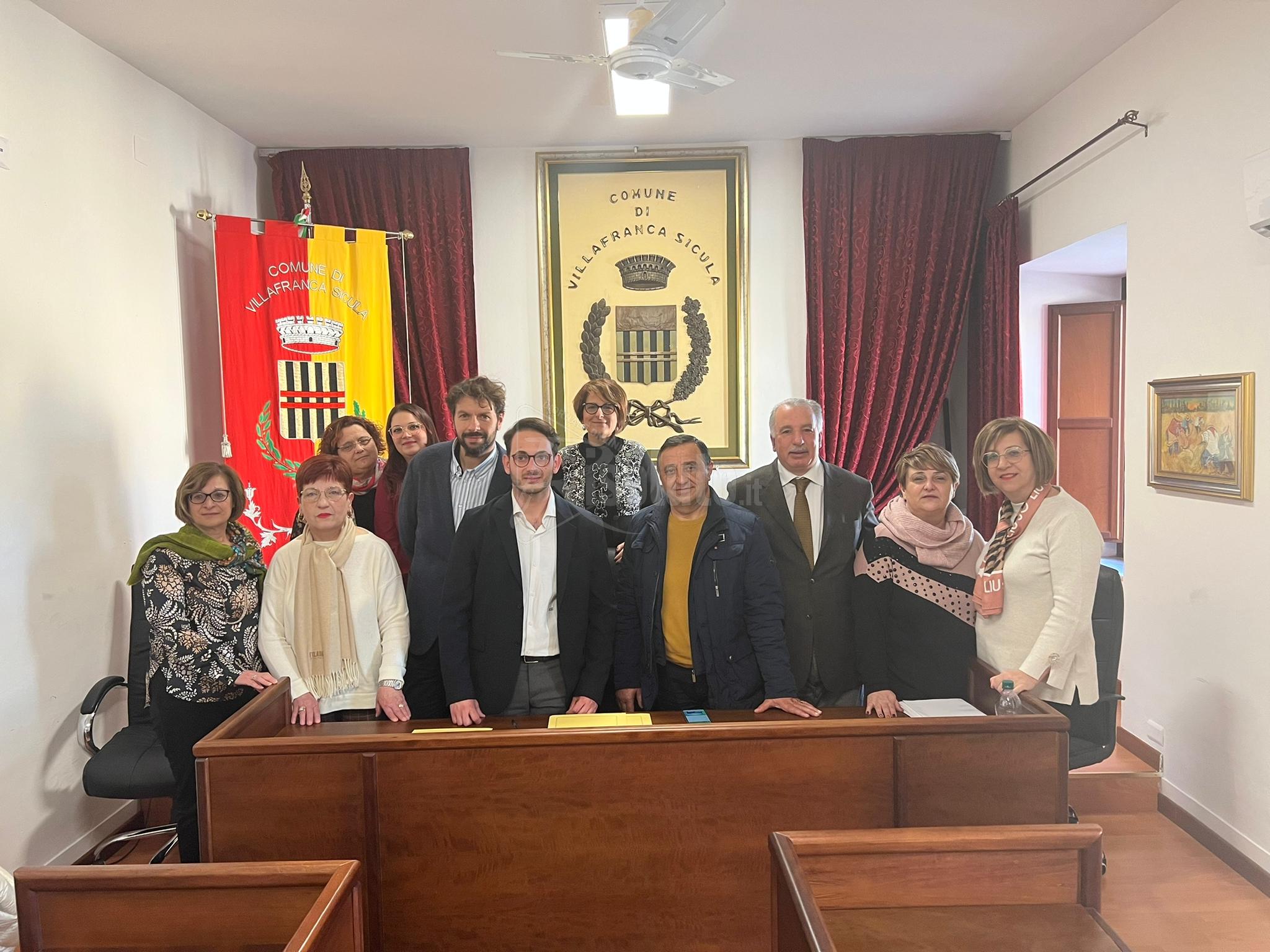 Non più precari dopo 26 anni, contratto per 16 lavoratori del comune di Villafranca