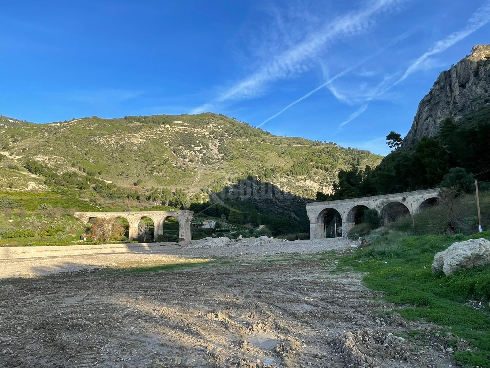 Altri cedimenti al ponte "Tredici luci" sul fiume Sosio, martedì le verifiche tecniche