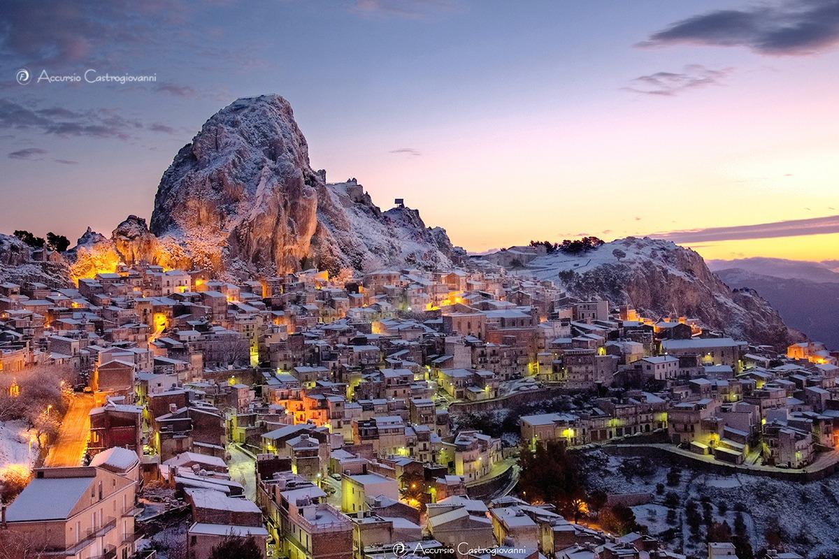 Il presepe vivente di Caltabellotta diventa uno spettacolo con 60 attori diretti da  Marco Savatteri