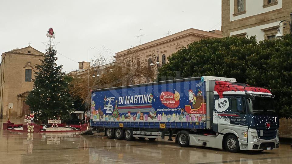 Christmas Village Tour 2.0, arriva in piazza Scandaliato il villaggio di Babbo Natale