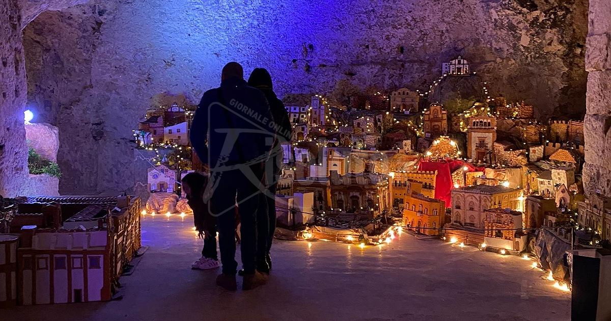 "La grotta dei presepi", oggi l'inaugurazione a  della mostra di Natale del gruppo "We help"