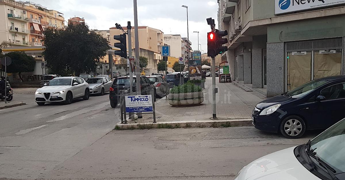 Dopo 38 giorni torna in funzione il semaforo di via Cappuccini a Sciacca
