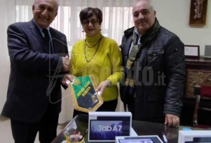 Il Rotary Club di Sciacca dona 3 tablet all'istituto Bonachia