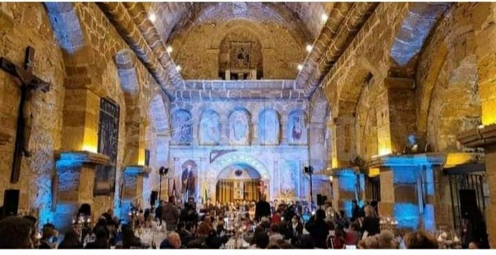 Cena benefica nella chiesa di San Nicola, scoppia la polemica