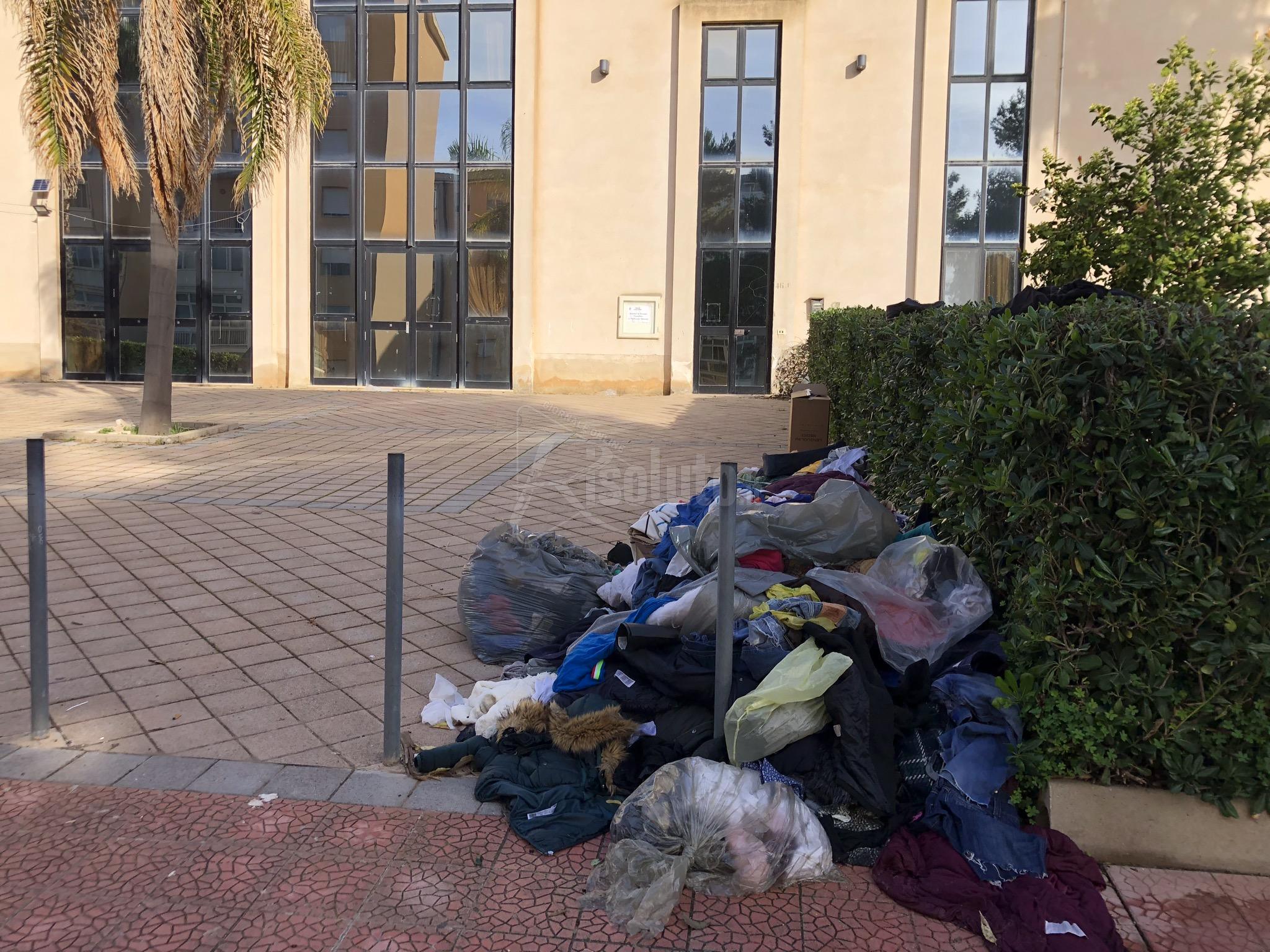 Alla Perriera la solidarietà si trasforma in abbandono di rifiuti