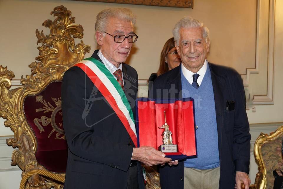 Lo scrittore premio Nobel Mario Vergas Llosa a Catania per la prima dello spettacolo tratto dalla sua opera "I racconti della peste"