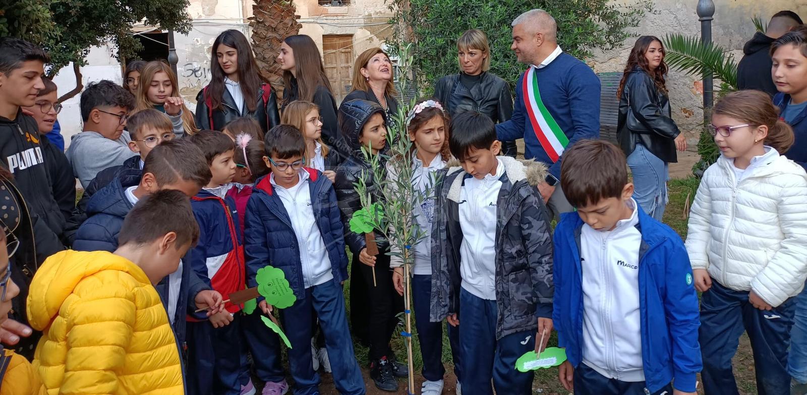 Sciacca, albero nella villetta Lombardo grazie agli alunni della Sant’Agostino