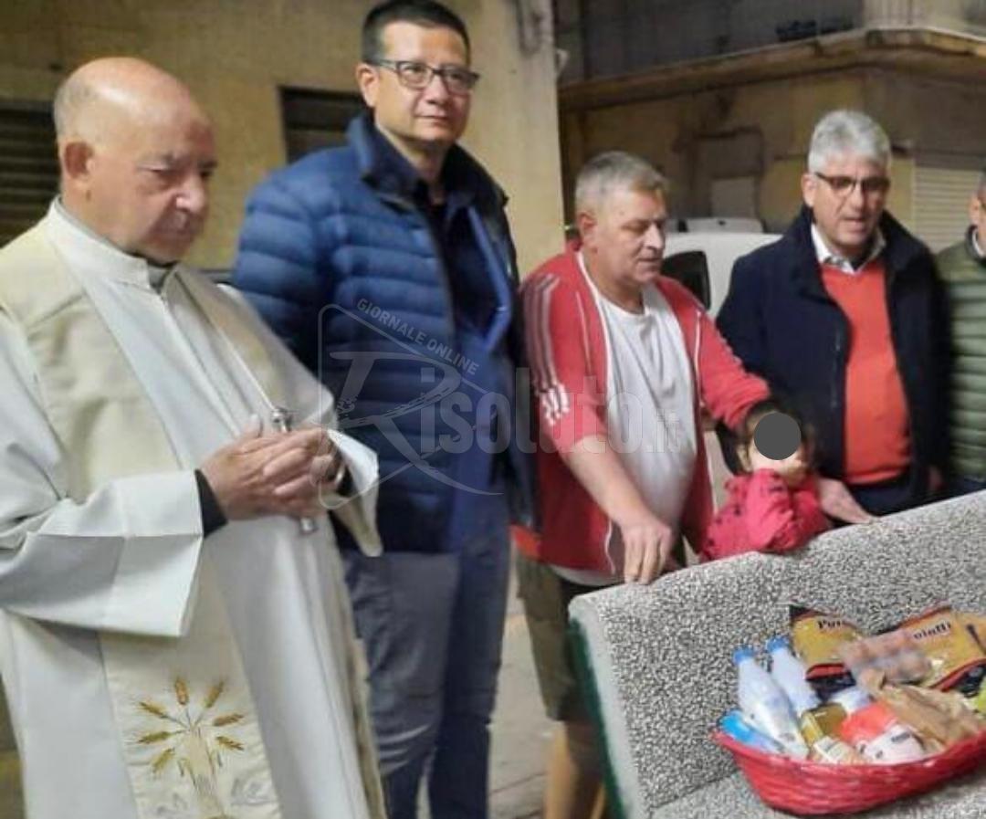 A Ribera un artigiano crea la panchina della solidarietà