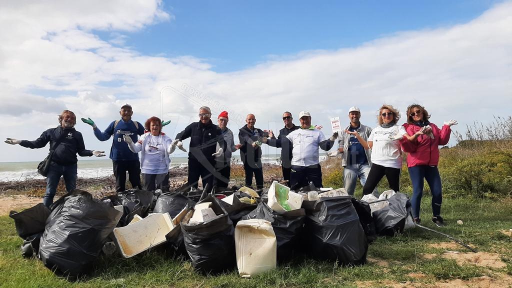 Il Wwf di Ribera raccoglie una tonnellata di rifiuti  alla foce del Magazzolo