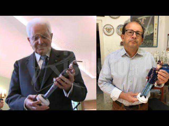 Donata a Mattarella al Quirinale una statuina in ceramica di Nino Carlino (Video)