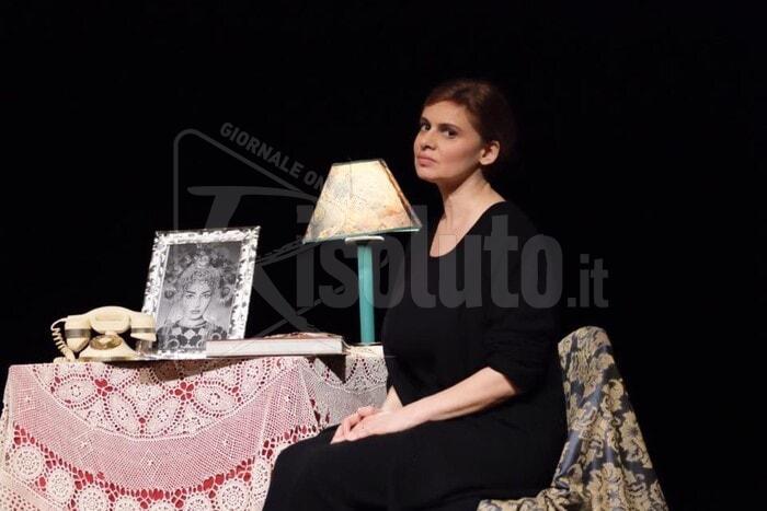 Domenica di teatro a Sambuca con Deborah Caprioglio