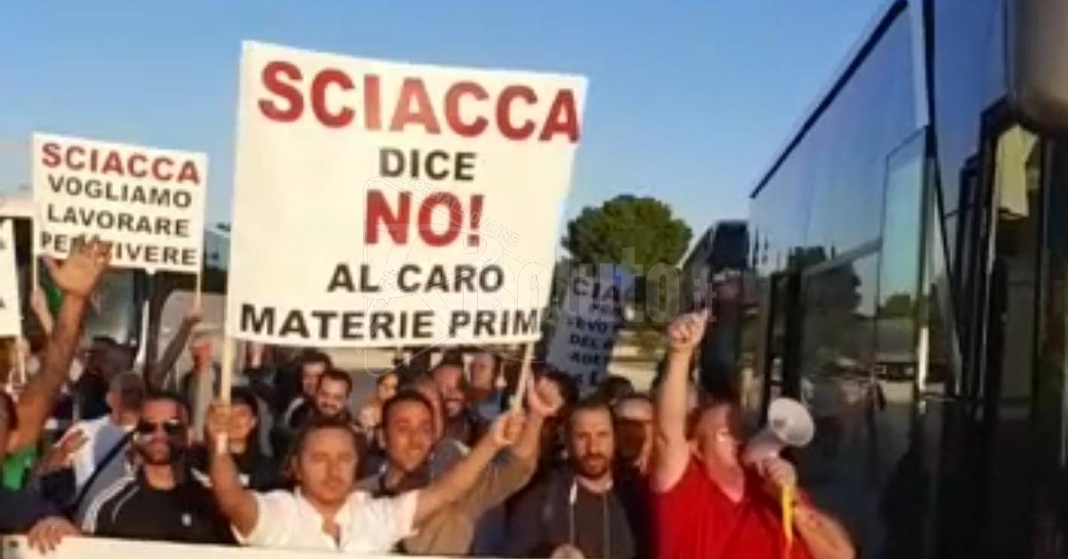 Caro bollette, Sciacca anima la manifestazione di protesta a Palermo (Video)