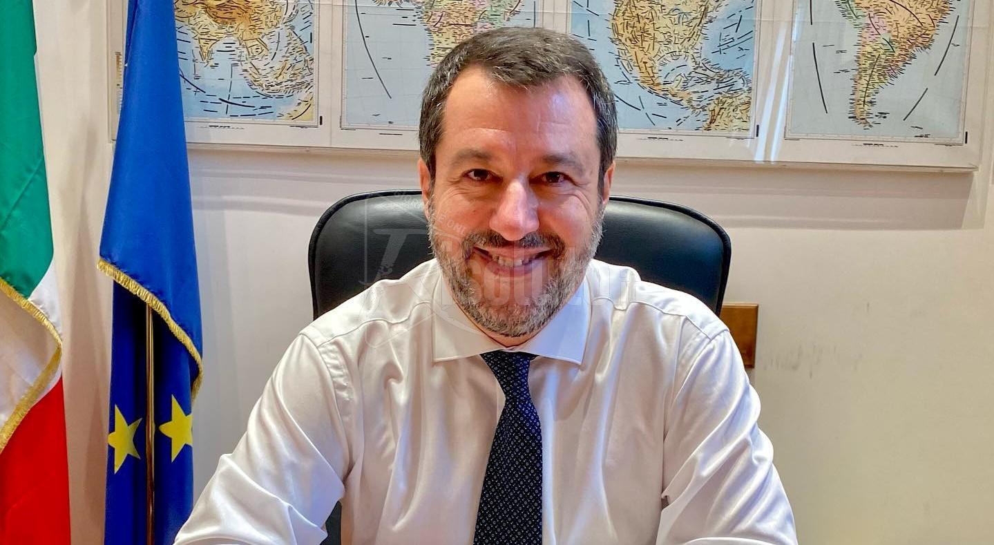 Salvini: "Il ponte sullo stretto crea 100 mila posti di lavoro"