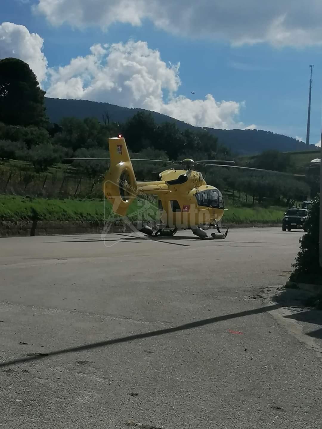 Brucia sterpaglie in campagna, sambucese trasportato per ustioni a Palermo
