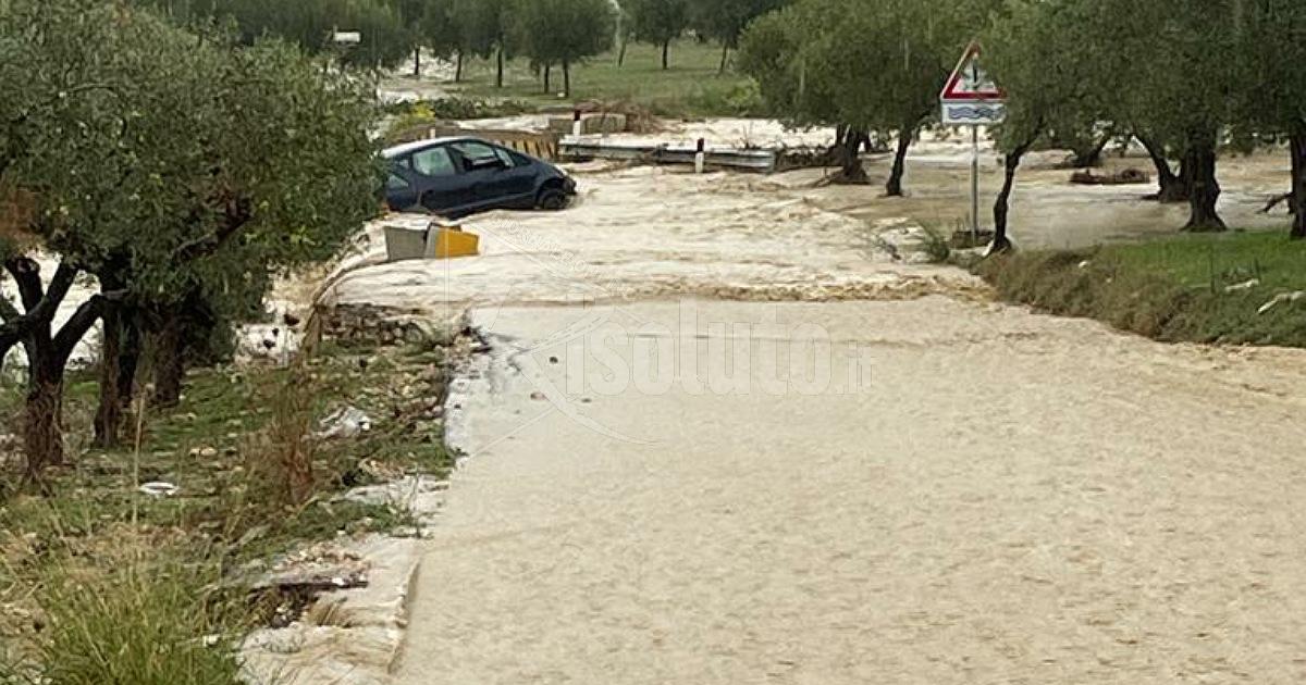 Case allagate alla Foggia, l’acqua copre il ponte Raganella (Video)