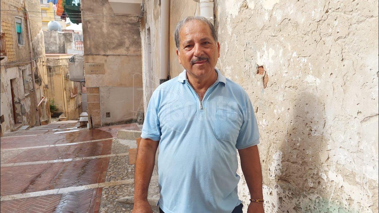 Perdita idrica allaga magazzino ad ogni turno di erogazione, residente di vicolo Puccio chiede intervento (Video)
