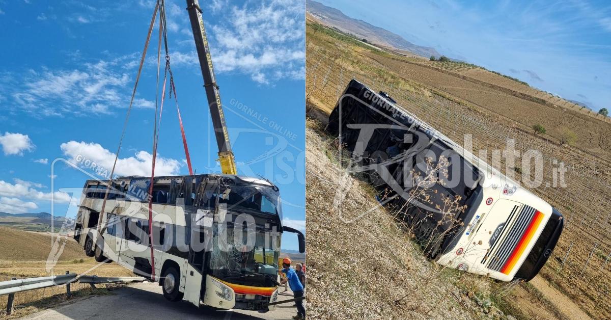 Rimosso il pullman sbalzato nella scarpata dal forte vento sulla Fondovalle