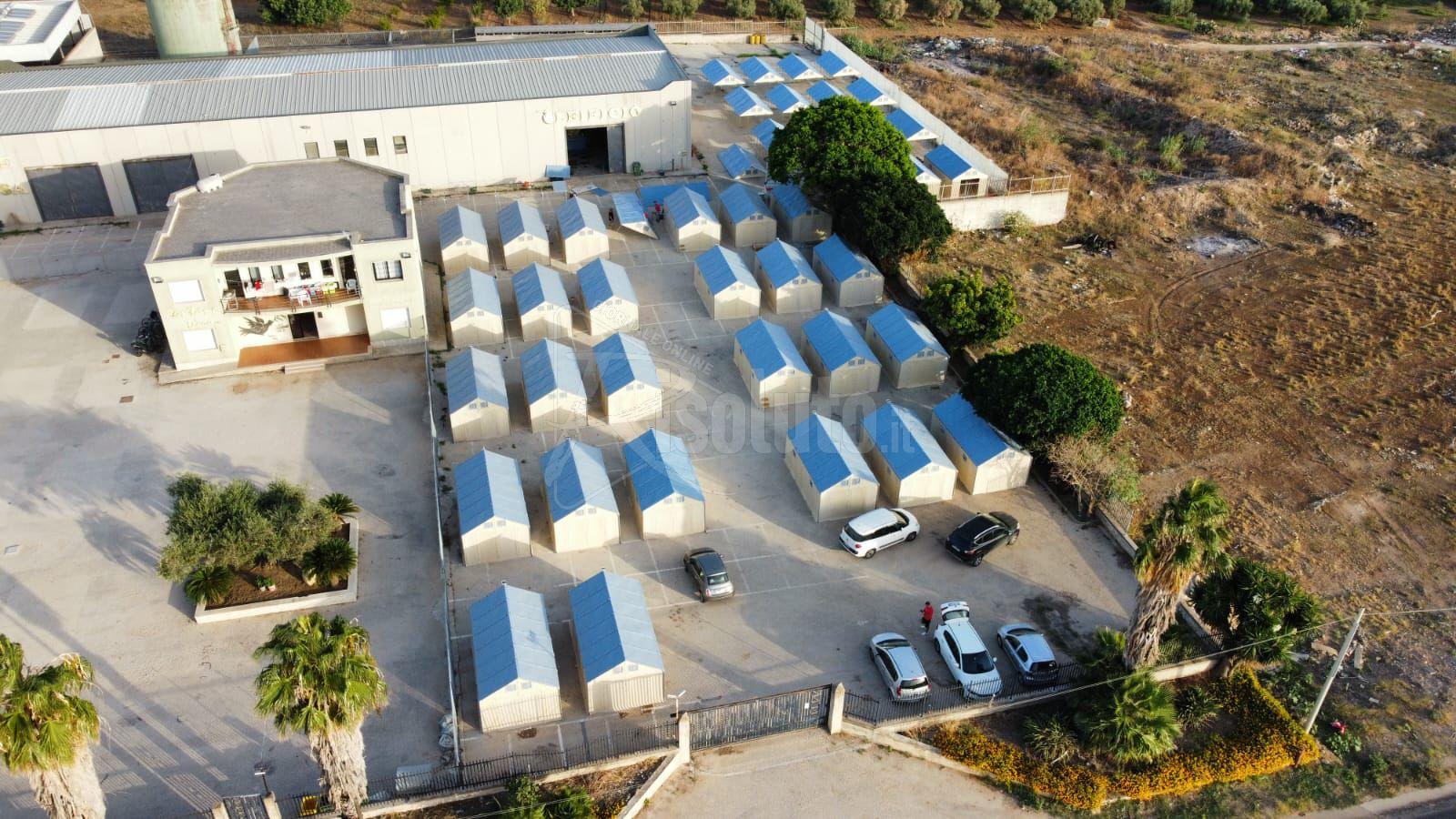 Moduli abitativi al campo Fontane D'Oro di Campobello di Mazara, ospitalità per i lavoratori