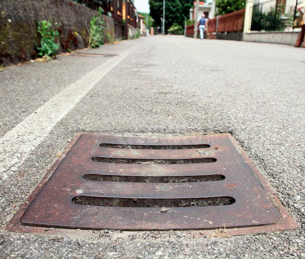Minorenne cade in un tombino, genitori querelano sindaco e tecnici comunali