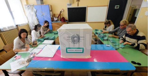 Urne aperte, cittadini al voto