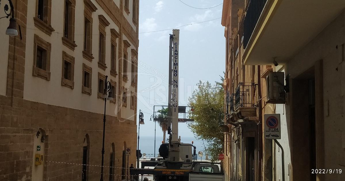In corso gli interventi alla facciata di Palazzo di Città, ma l'ascensore e'  guasto da più di un mese