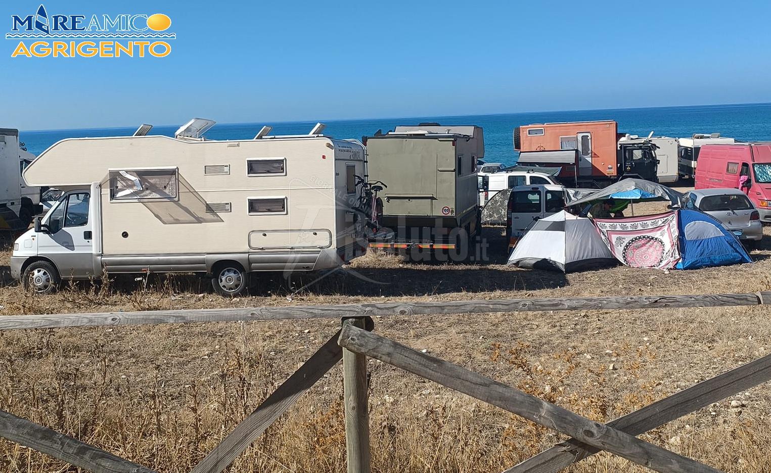 Il rave party a Menfi, esposto di Mareamico: "Troppi camper sulla spiaggia"