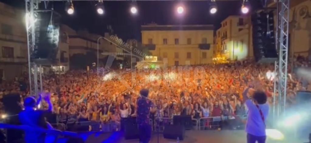 Grande successo per Lello Analfino in piazza a Ribera