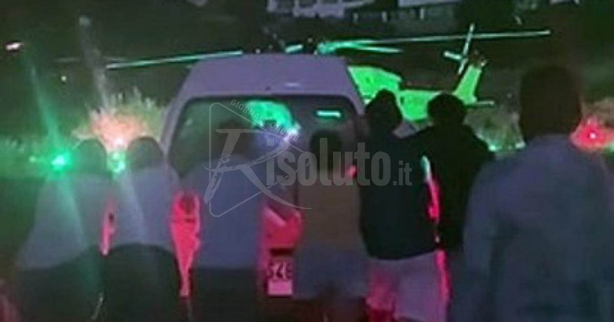 Panarea, ambulanza con batteria scarica e i parenti la spingono a mano