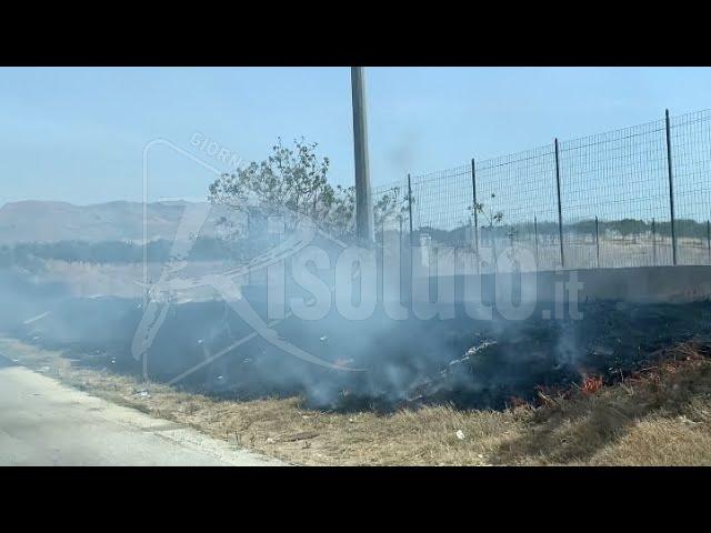 Abbandono dei rifiuti e incendi a Sciacca, fiamme alla Perriera (Video)