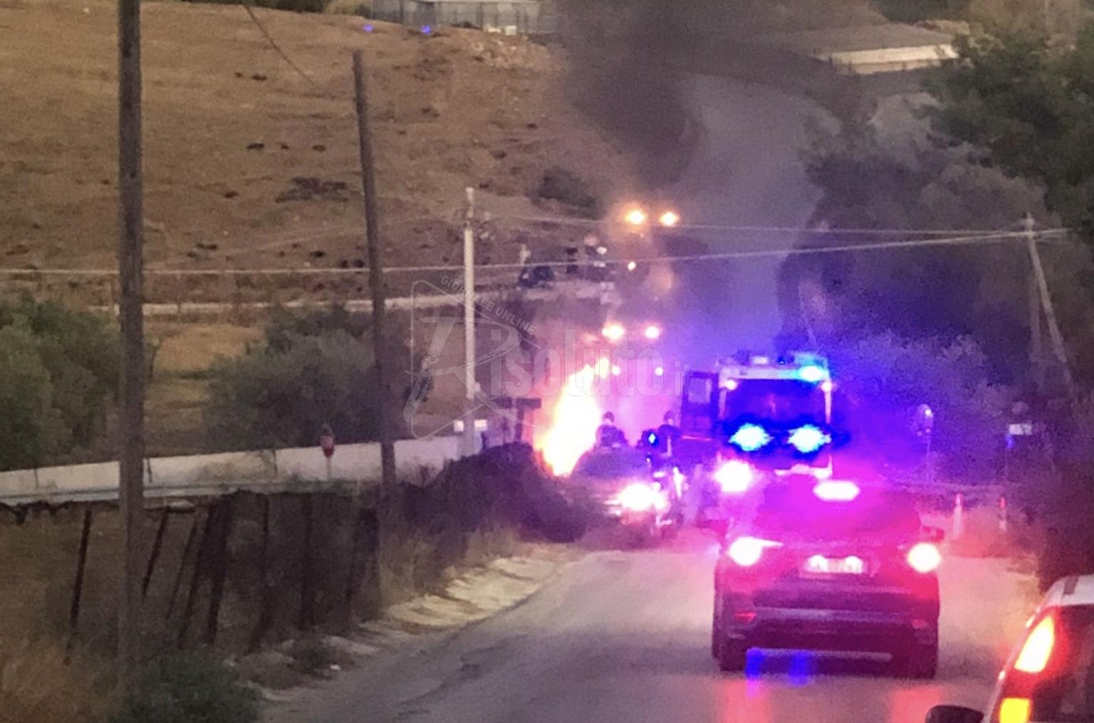 Auto a fuoco a Raganella, intervento dei vigili del fuoco di Sciacca