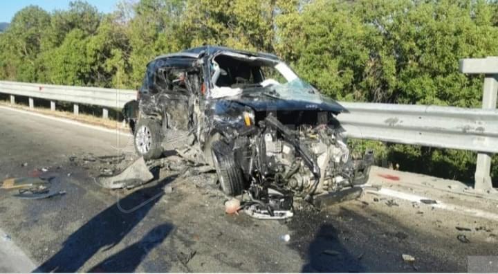 Ruba auto a Sciacca, si scontra con un furgone sulla Fondovalle e fugge