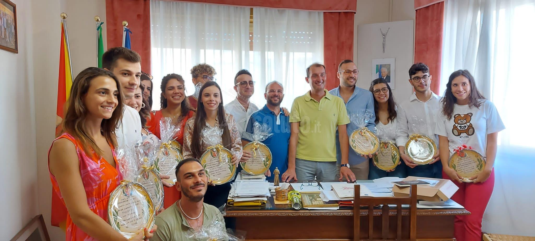 Lucca Sicula, il sindaco premia laureati e diplomati del 2021 in piena pandemia