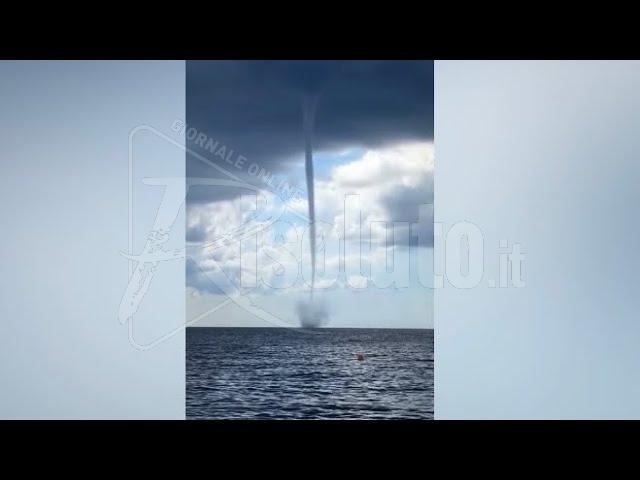 Tromba marina a Stromboli e bomba d’acqua a Lipari (Video)