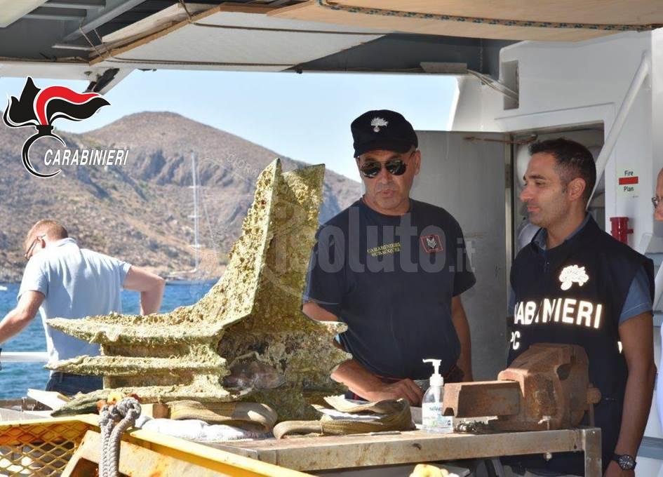 I carabinieri recuperano a Levanzo un rostro in bronzo di una nave romana