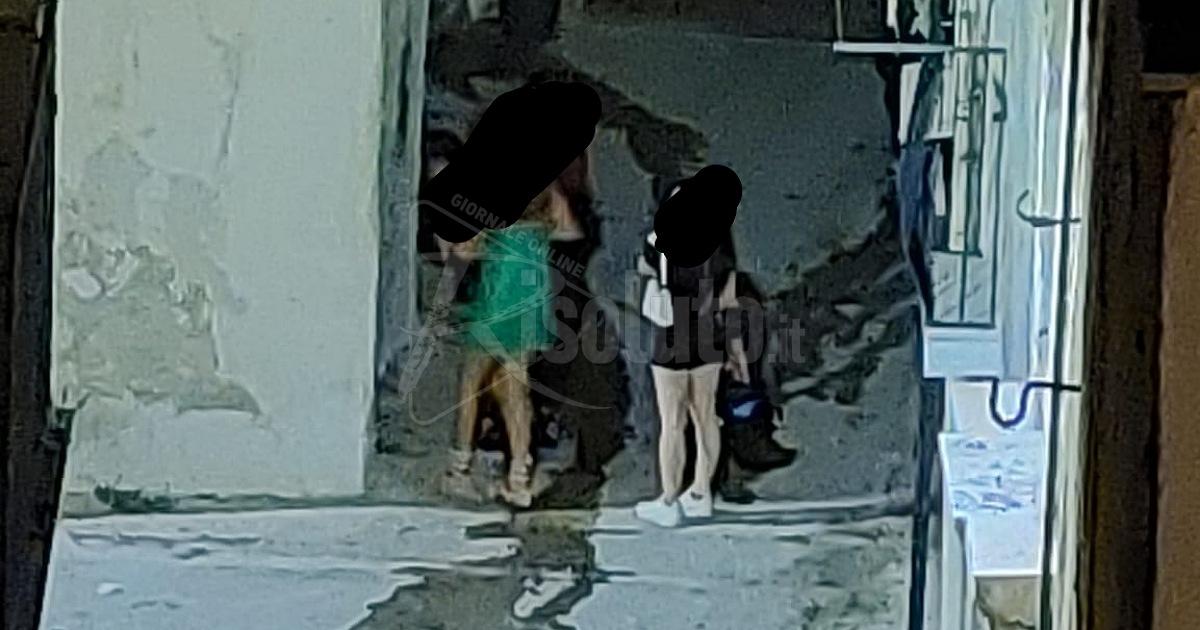 La Chiazza di Sciacca come una disco, ma i vicoli diventano bagni pubblici (Video)