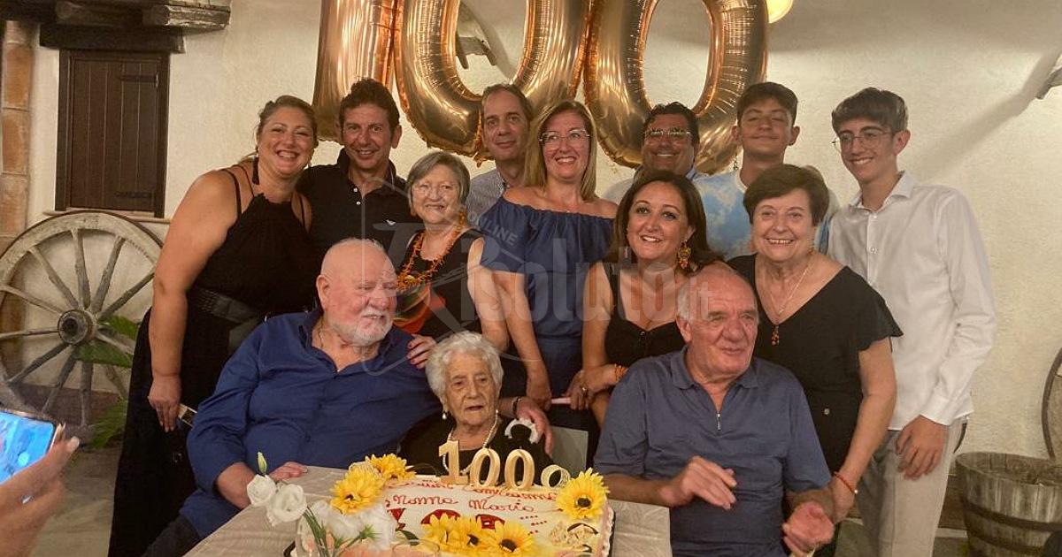 Festa per i 100 anni di nonna Maria Stagno
