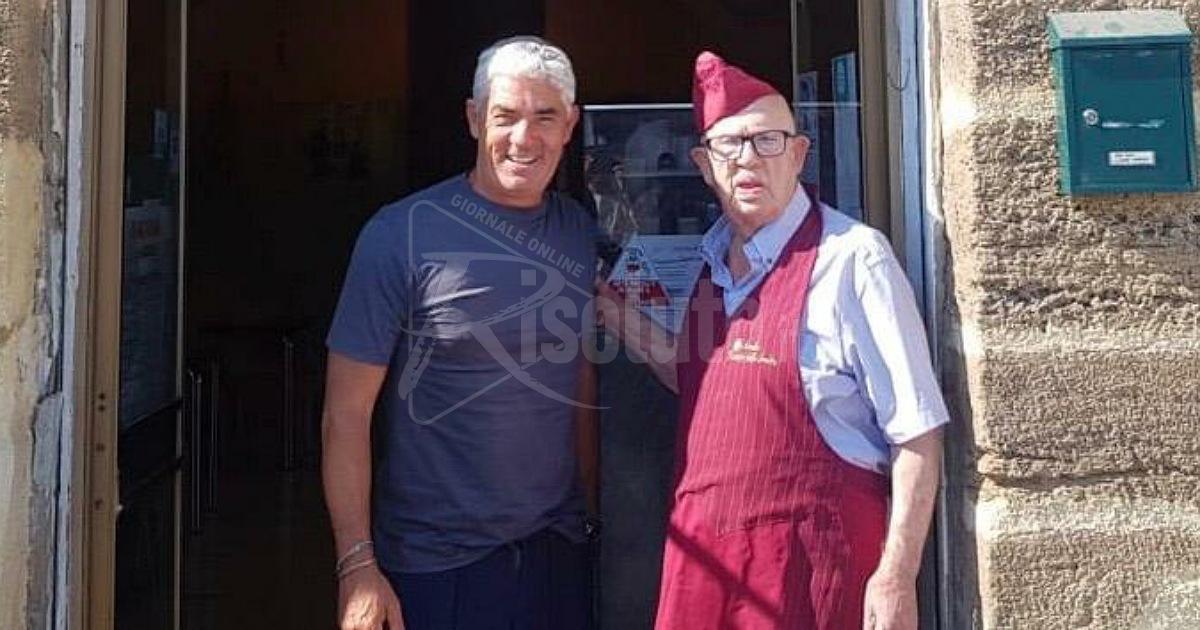 Granita e vip, il bar Roma dello "zio Aurelio" conquista anche il comico Biagio Izzo