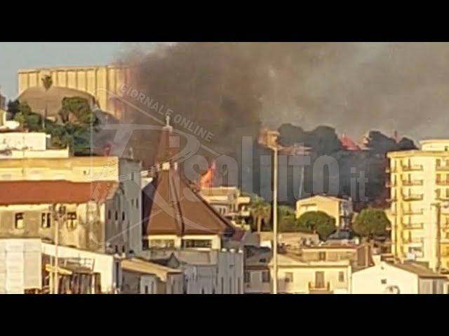 Vasto incendio tra via San Paolo e via Madonnuzza (Video)