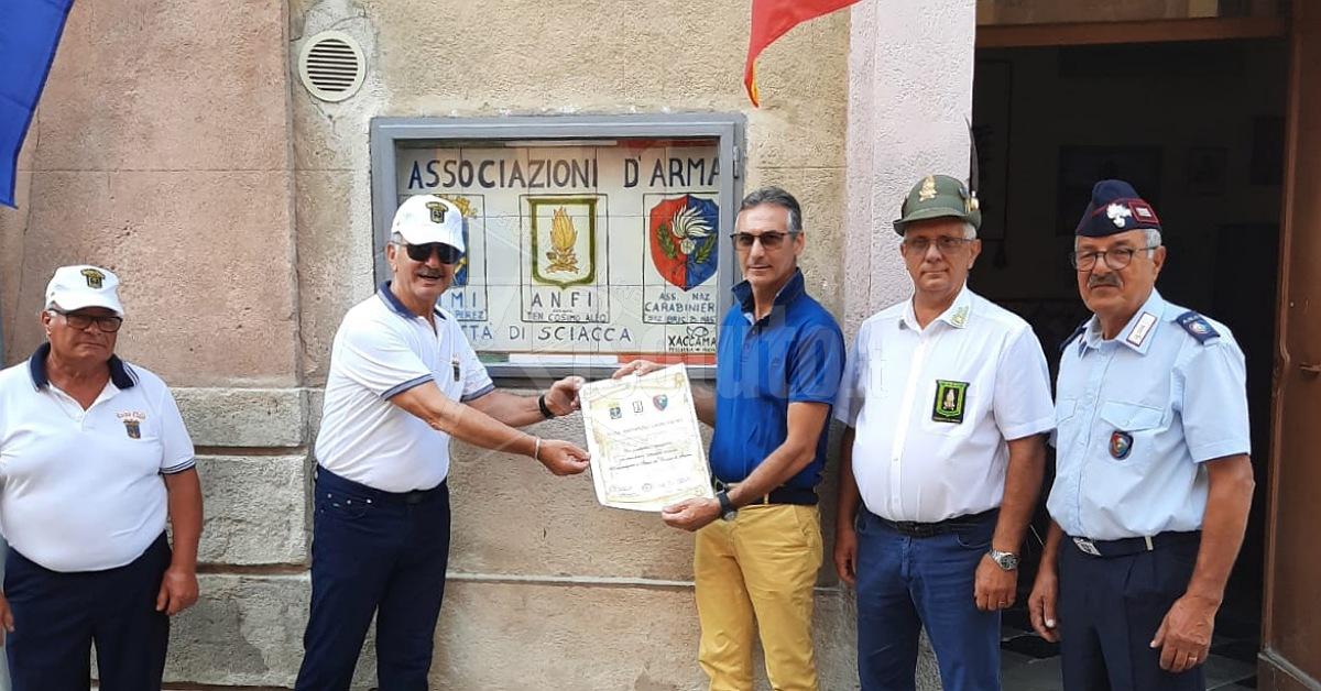 Pannello in ceramica ad Assoarma, cerimonia a Sciacca