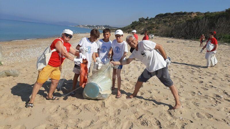 Missione spiagge pulite a Borgo Bonsignore di Ribera